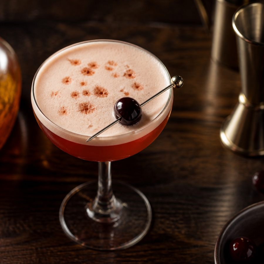 Cherry Bourbon Sour kokteilio receptas