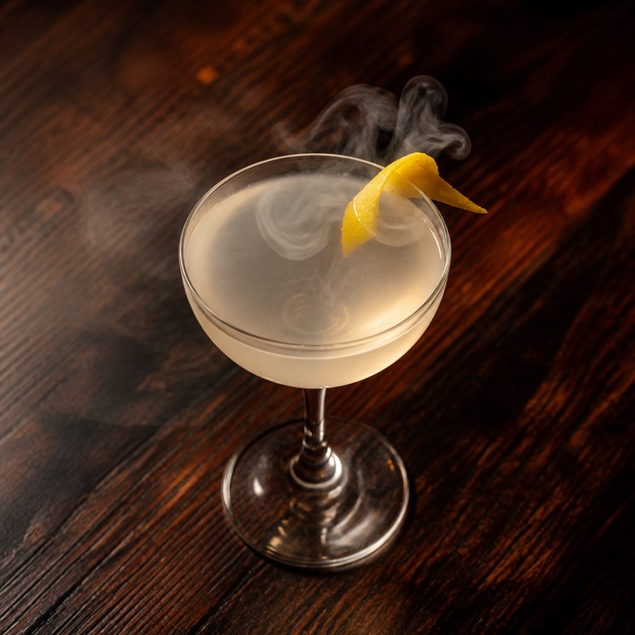 Dreamy Dorini Smoking Martini สูตรค็อกเทล
