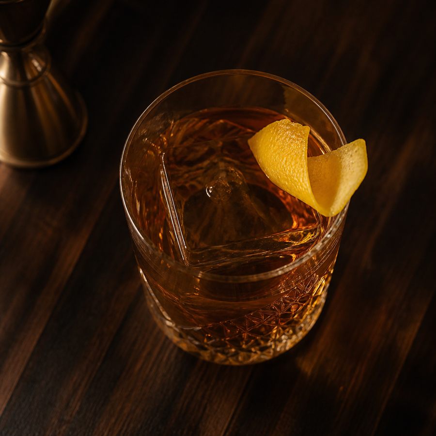 Gin Old Fashioned recept za koktajl