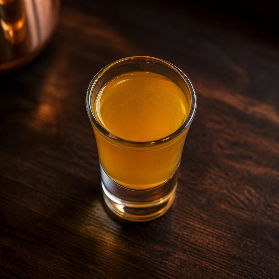 Gold Rush Slammer cocktail opskrift