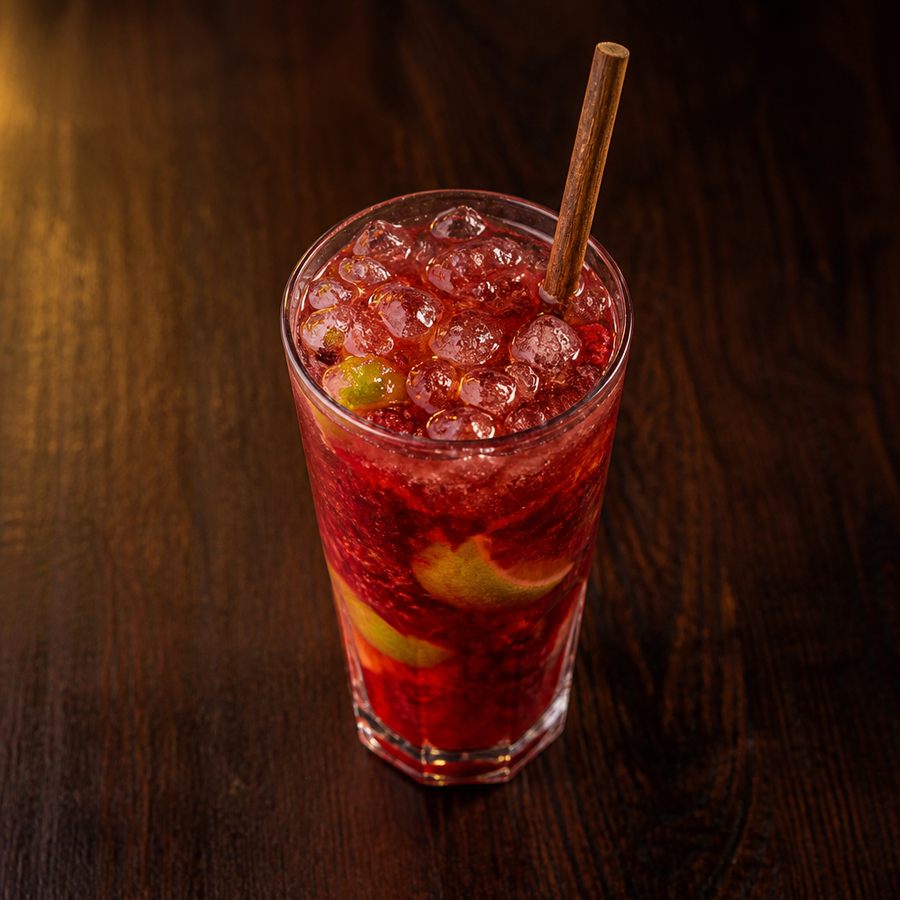 Maira's Red Caipirinha cocktail opskrift