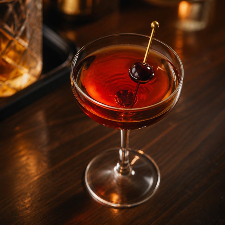 Manhattan by Night cocktail opskrift
