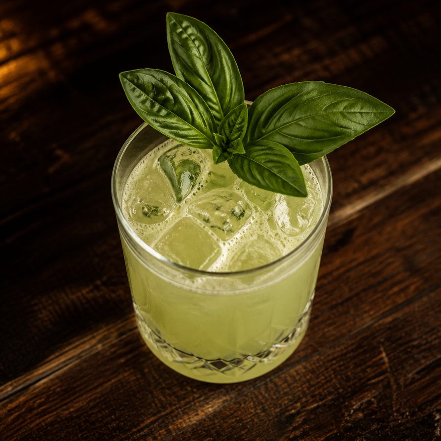 Mattias's Gin Basil Smash สูตรค็อกเทล