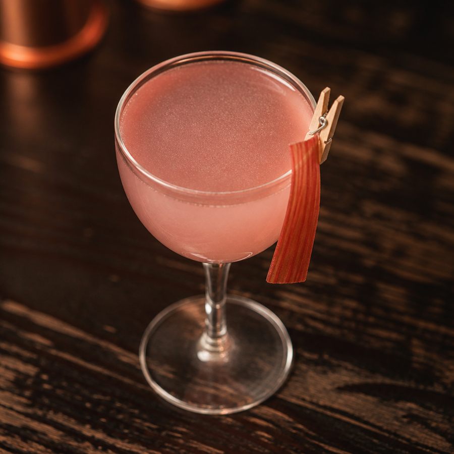 Rhubarb wire cocktail opskrift