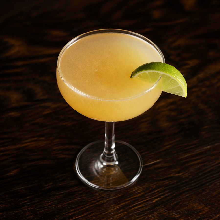 receita do coquetel Naked & Famous do Steve