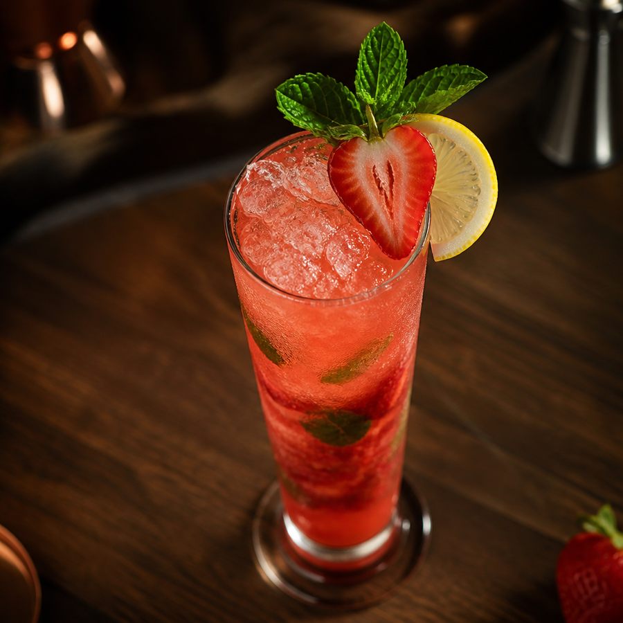Eper Swizzle koktél recept