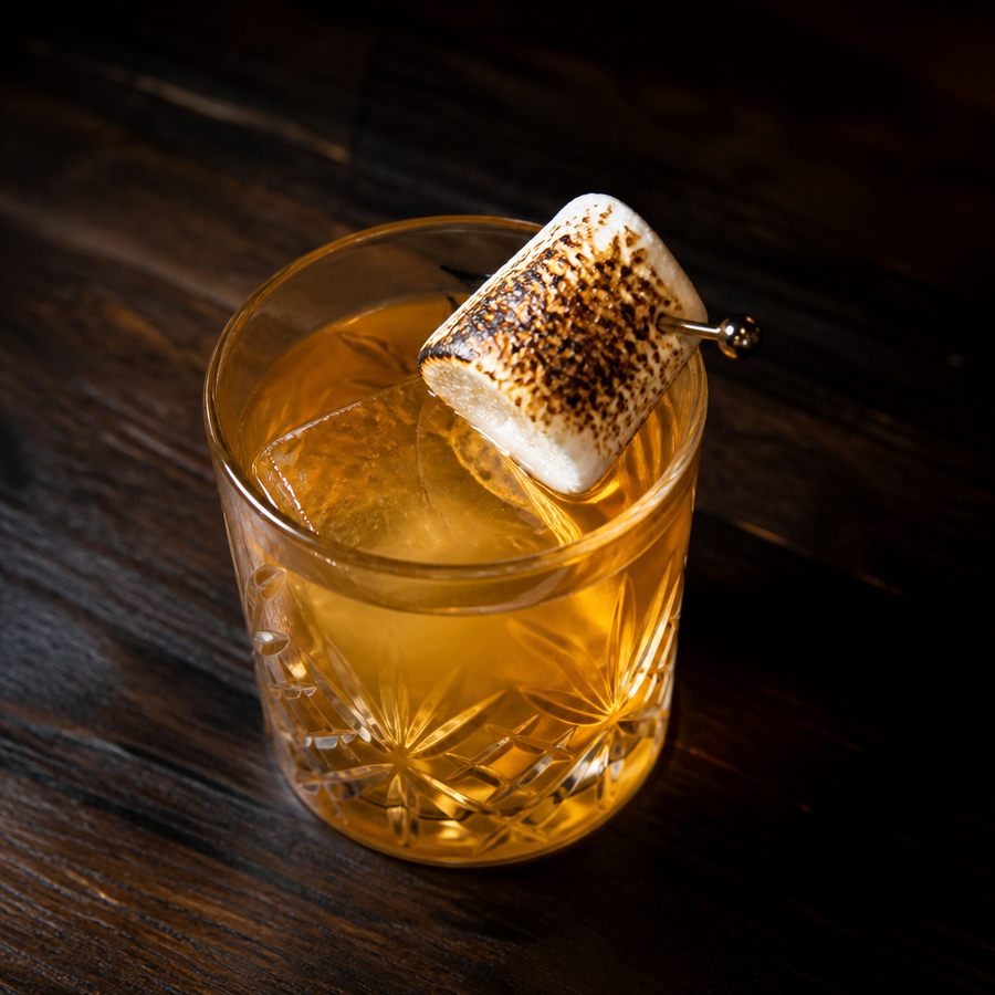 Toasted marshmallow old fashioned cocktail opskrift