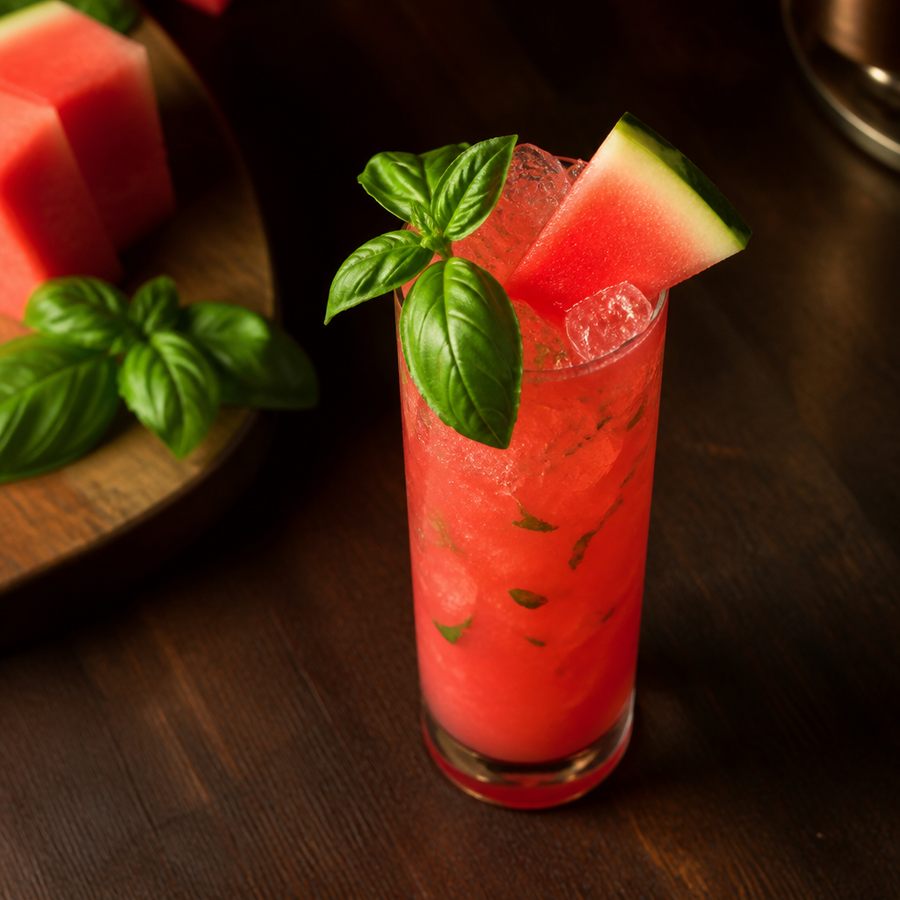 Vandmelon & Basilikum Smash cocktail opskrift